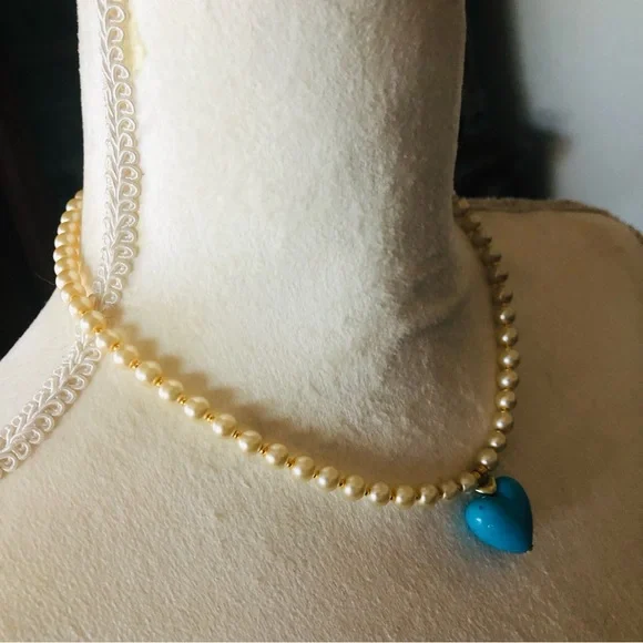 Handcrafted repurpose faux turquoise heart pendant Czech glass Pearl necklace - Picture 3 of 11